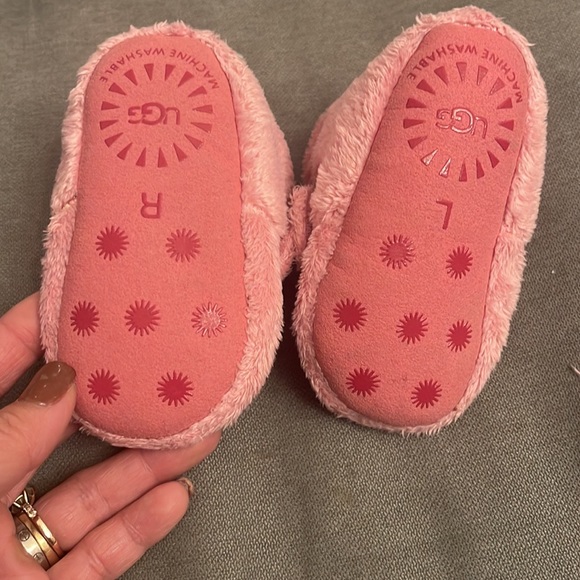 Toddler size 2c uggs - Picture 3 of 3